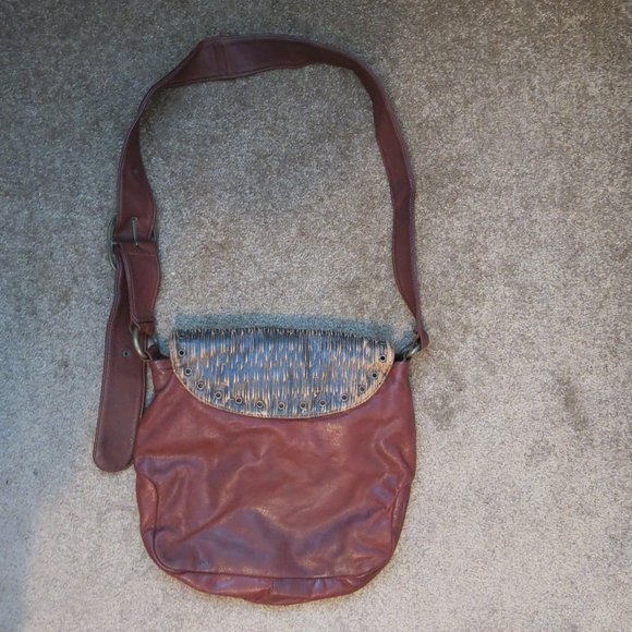 Jamah Messenger Bag Crossbody - Picture 7 of 8